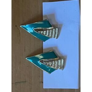 Vintage enamel green gold tone womens earrings. Retro. Geometric. jewelry